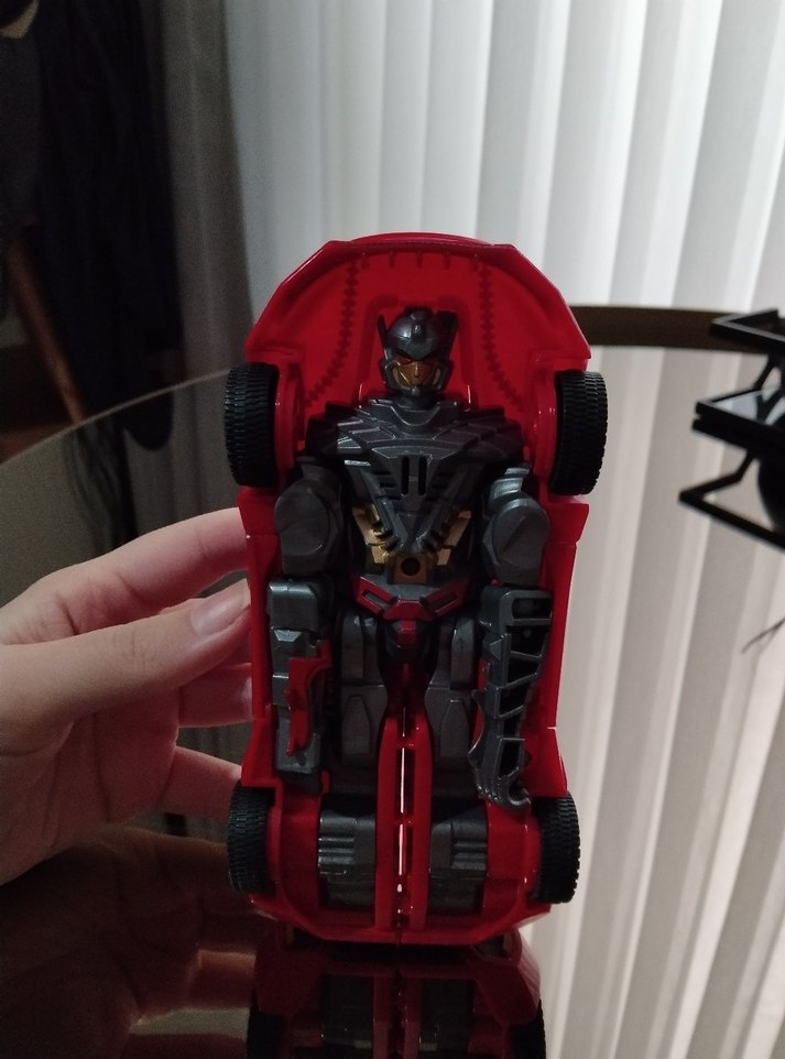 Kırmızı Renkli Oyuncak Araba - Görsel 2