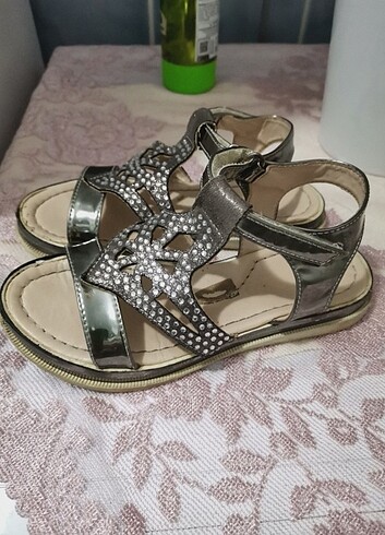 Vicco gümüş taşlı sandalet 