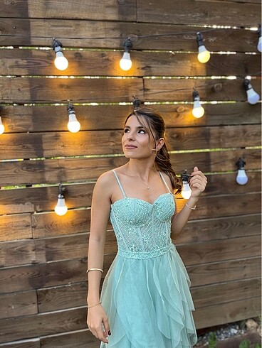 Diğer Abiye, Nişan elbisesi