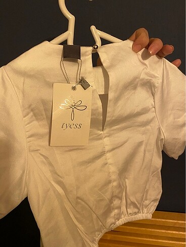 BG Store Beyaz Crop