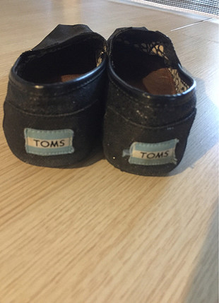 TOMS Orjinal Toms simli siyah ayakkabı. Çok rahat ve hafiftir. Bence 