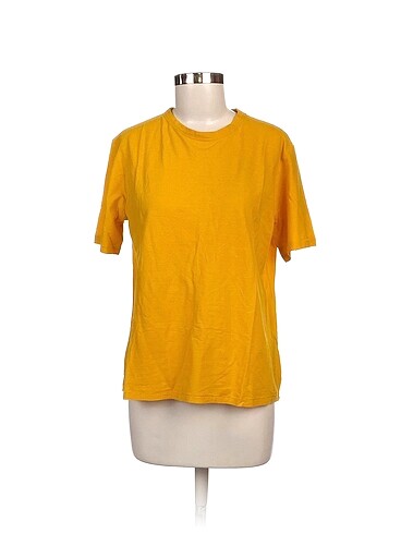 Massimo Dutti T-shirt %70 İndirimli.