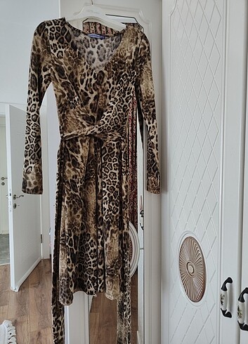 Leopar desenli kendinden kemerli elbise 