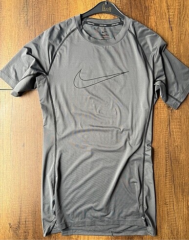 Nike gri tshirt