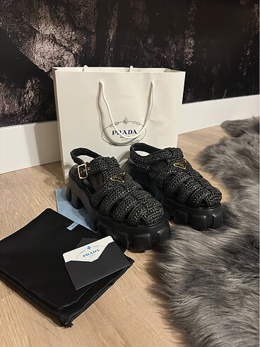 Prada sandalet