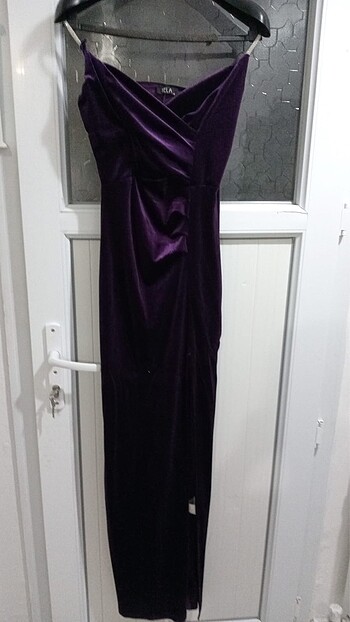 Mor kadife gece elbisesi
