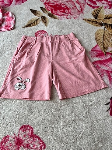 Pembe şort