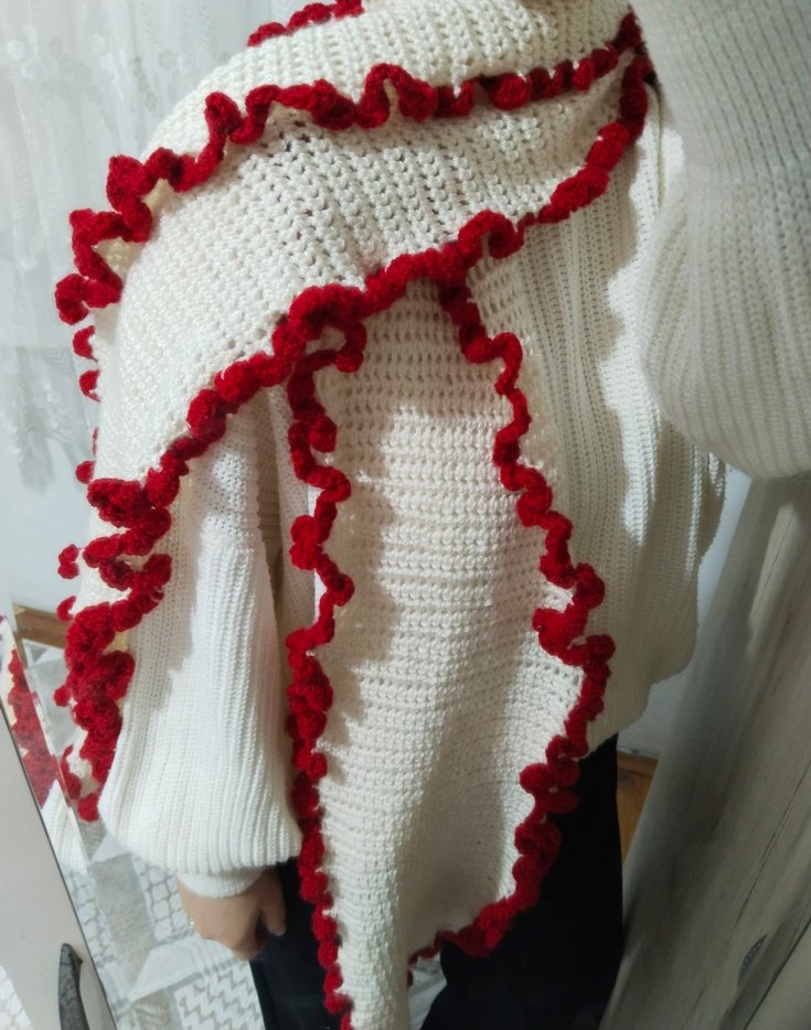 Kırmızı Fırfırlı El Örgüsü Atkı - Görsel 2