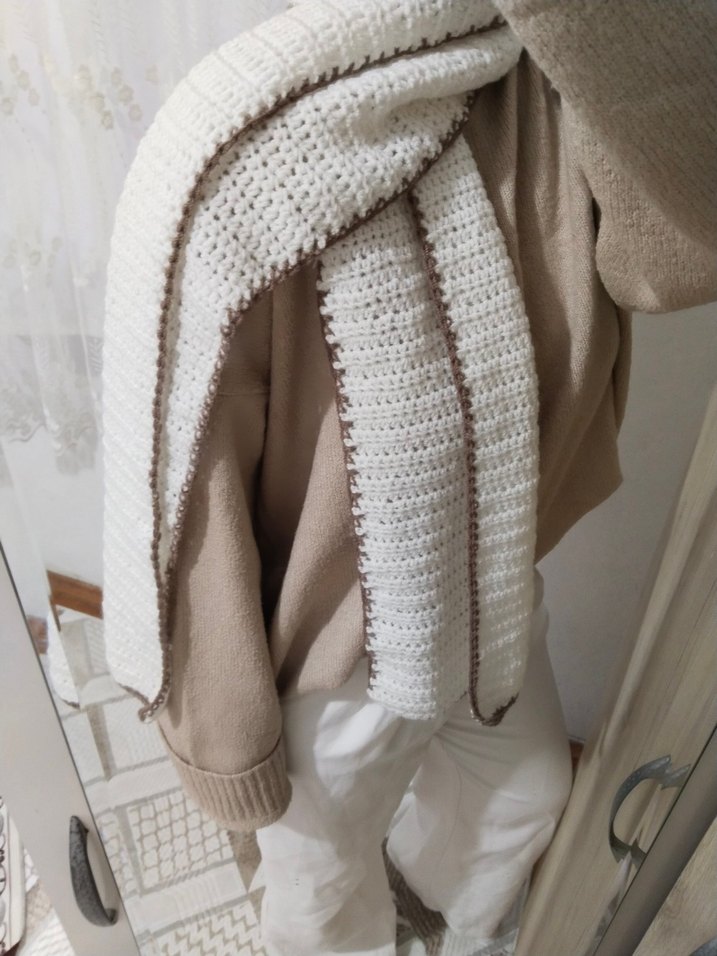 Örgü Kadın Atkı Beyaz Kahve Detaylı - Görsel 2