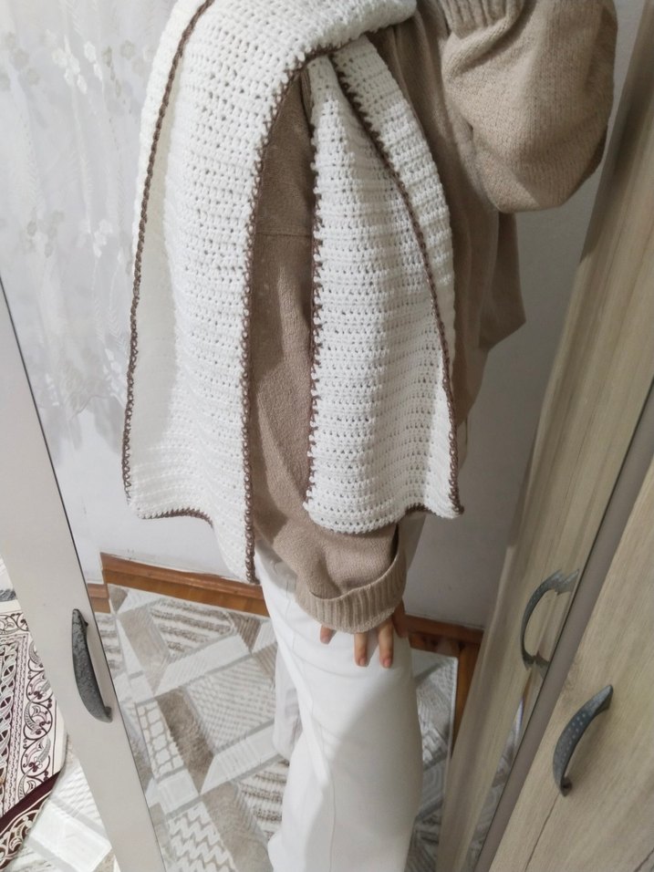 Örgü Kadın Atkı Beyaz Kahve Detaylı - Görsel 3