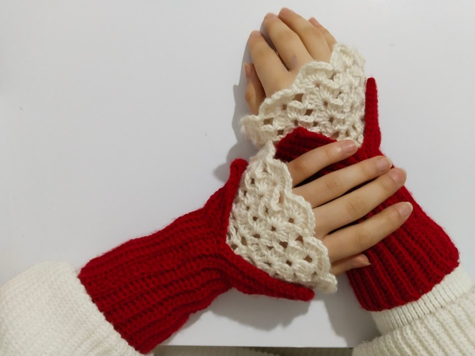 El Yapımı Kırmızı Yarım Parmak Örgü Eldiven - Görsel 3