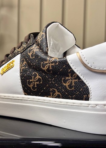 Guess Kahverengi Yılan Desenli Bağcıklı Sneakers