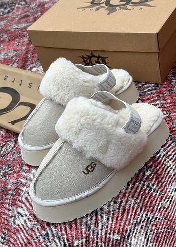 Ugg UGG Beyaz Kürklü Dolgu Topuk Terlik