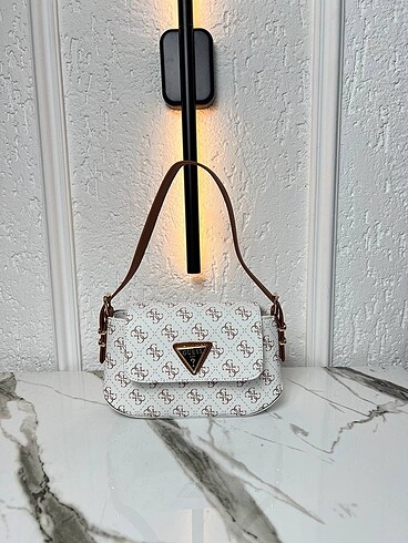 Guess Desideria Size 23 x 13 Price