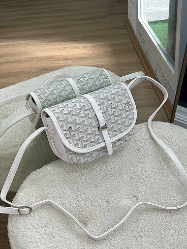 Beden Goyard Size 22 x 14