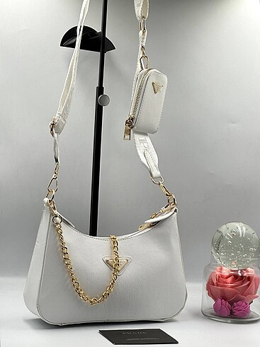 Prada Prada Re-Edition 2005 shoulder bag???