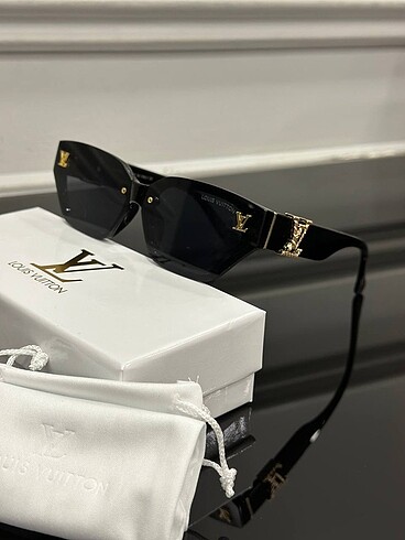 Beden LOUIS VUITTON Sunglasses+Box+Cleaning Cloth