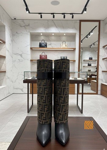 Fendi Fendi Kahverengi Baskılı Stiletto Topuklu Kadın Çizme