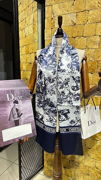 Dior Christian Dior silk scarf 0 silk High quality material Dust bug