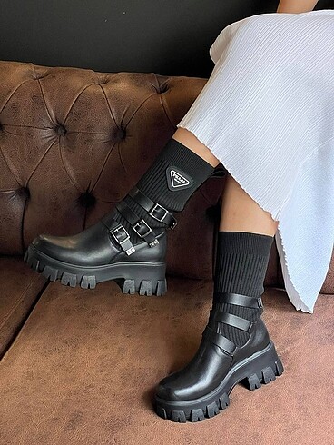 38 Beden siyah Renk Prada boot ( Kısa Bot ) 36-37-38-39-40