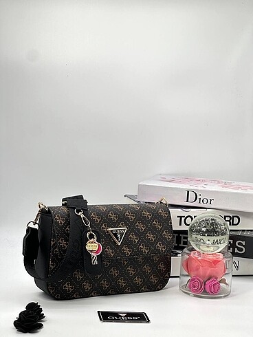 Guess flap bag in stock again??? Ölçüler:??25cm ??14cm?