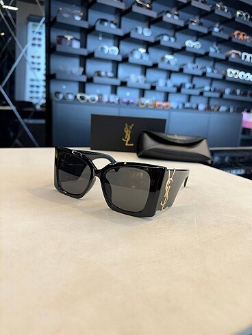 ?Yves Saint Laurent YSL Sunglasses