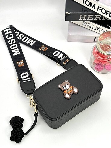 Beden Love moschino box A+quality ??? Ölçüler:??20cm ??12cm?