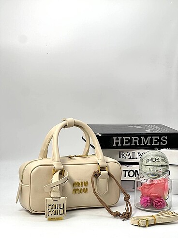 MIU MIU arcadia bag??? Ölçüler:??28cm??13cm?