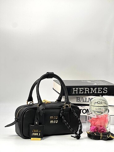 Beden MIU MIU arcadia bag??? Ölçüler:??28cm??13cm?