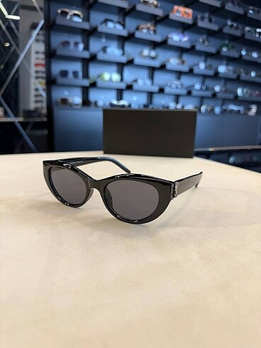 ?Yves Saint Laurent Sunglasses