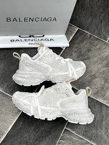 37 Beden çeşitli Renk Balenciaga Size : 36-37-38-39-40