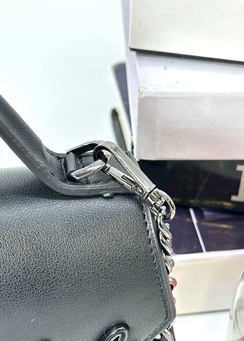 Beden çeşitli Renk Zincir Detaylı Siyah Deri Kadın Çanta