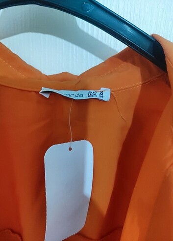 m Beden turuncu Renk Etiketli turuncu gömlek 