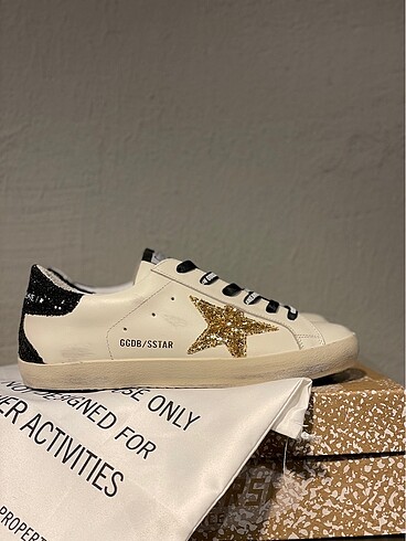 GOLDEN GOOSE SUPERSTAR