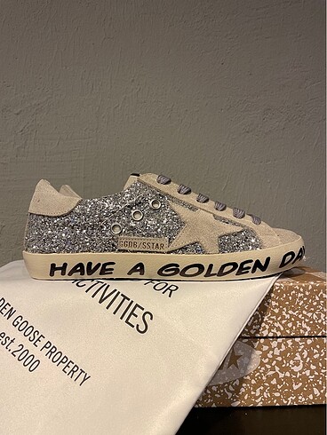 GOLDEN GOOSE SUPERSTAR