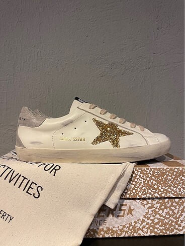 GOLDEN GOOSE SUPERSTAR