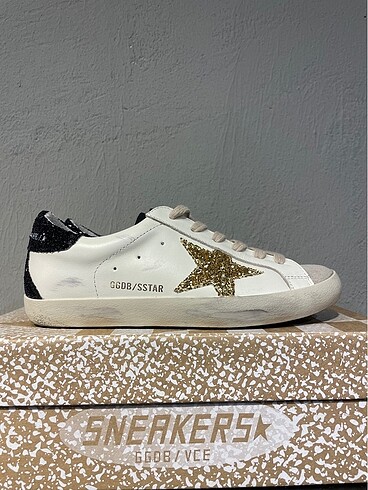 GOLDEN GOOSE SUPERSTAR