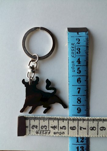 Tokalı Siyah Boğa Figürlü Anahtarlık - Görsel 3