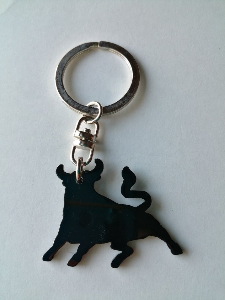 Tokalı Siyah Boğa Figürlü Anahtarlık - Görsel 2