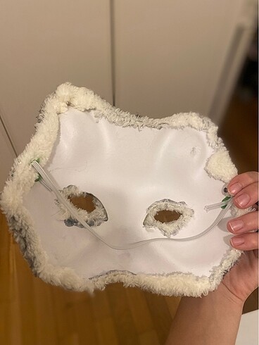  Fluffy cat mask