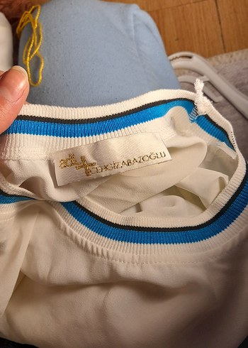 Beyaz Kısa Kollu Rahat Kesim Bluz - Görsel 2