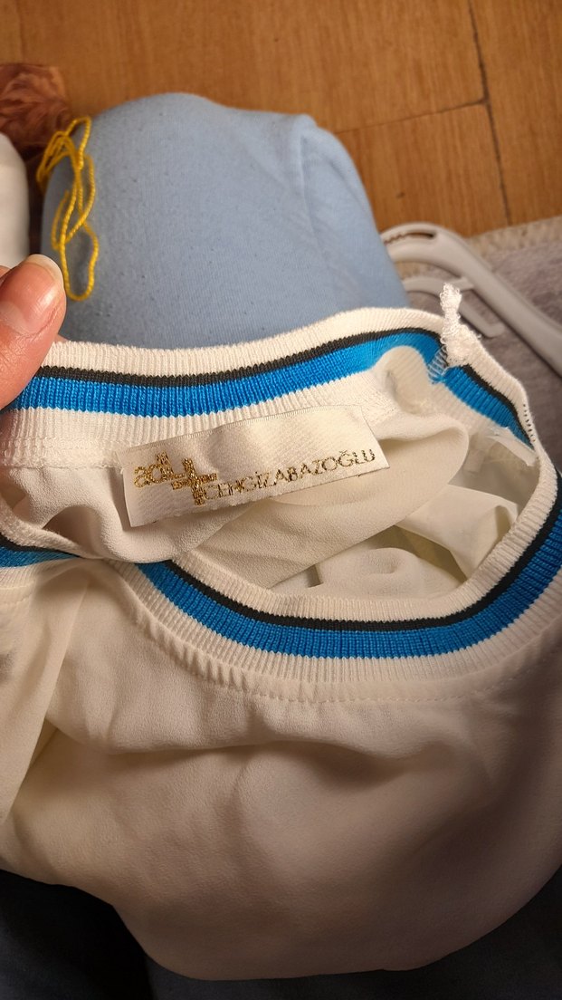 Beyaz Kısa Kollu Rahat Kesim Bluz - Görsel 2