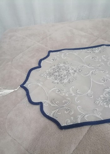 Nakışlı Gri Beyaz Masa Örtüsü - Görsel 2
