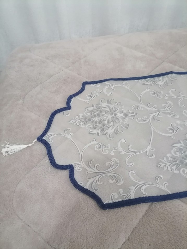 Nakışlı Gri Beyaz Masa Örtüsü - Görsel 2