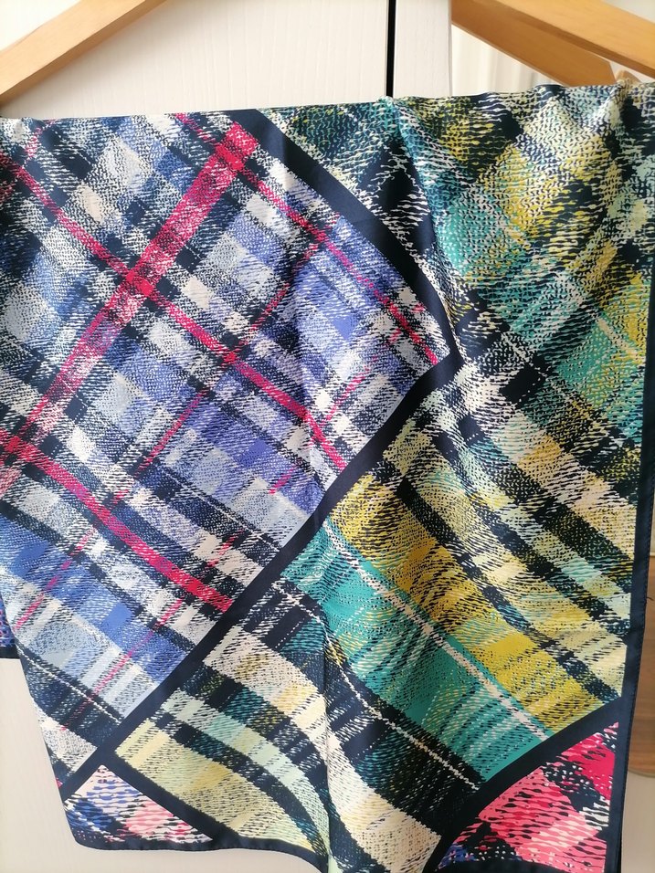 Kadın Çok Renkli Pliseli Modern fular - Görsel 4