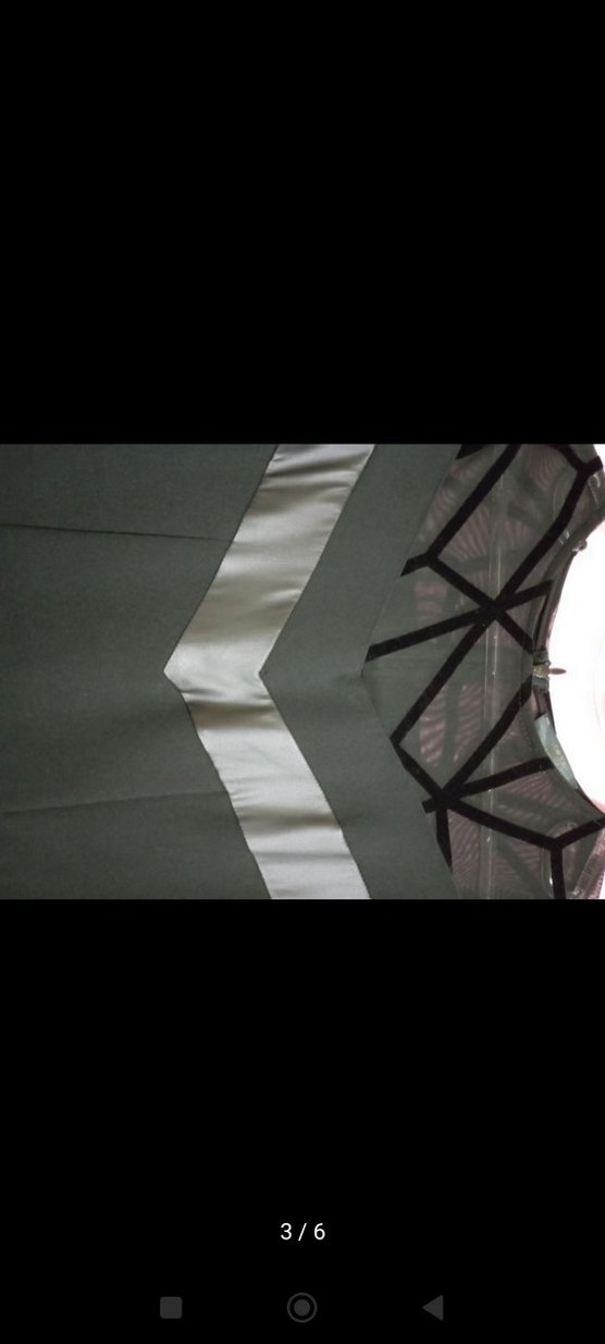 Siyah V Yaka Gotik Midi Elbise - Görsel 3