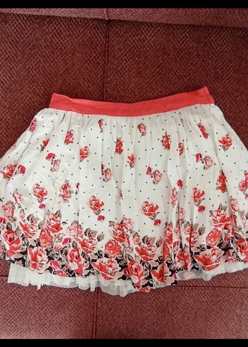 Nakışlı, düğmeli, beyaz kız çocuk yeleği ve eteği - Görsel 2