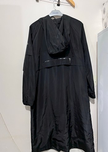Kadın Siyah Uzun Fermuarlı Yağmurluk - Görsel 3