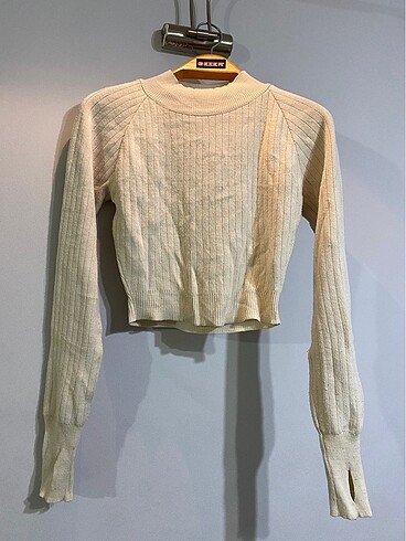 bej parmak geçme detaylı crop bluz