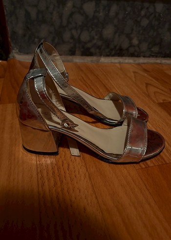 Metalik Topuklu Kadın Ayakkabı - Görsel 3